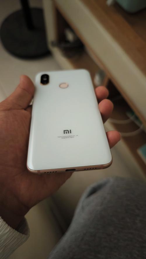 小米8探索版透明后盖是真的吗?