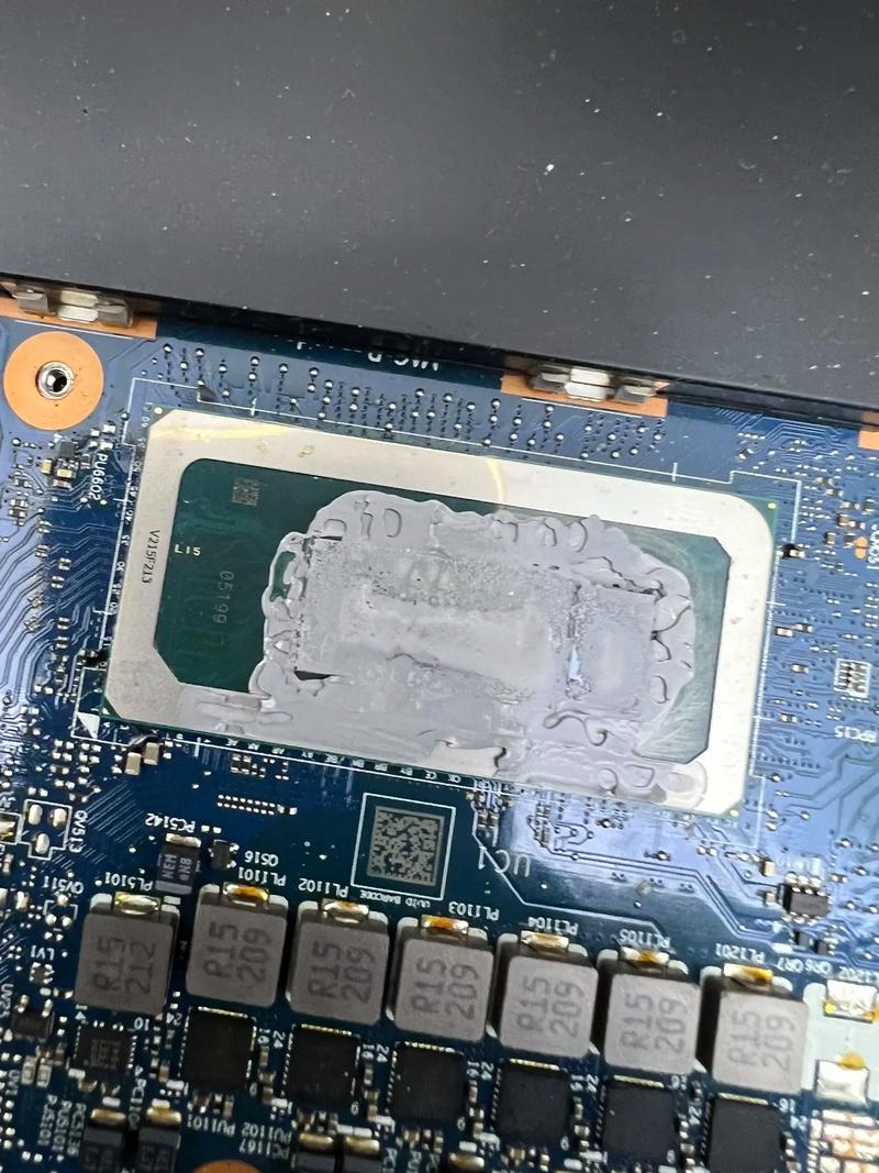 ...了系统清了灰尘还是这样,怎么解决?型号是联想y480