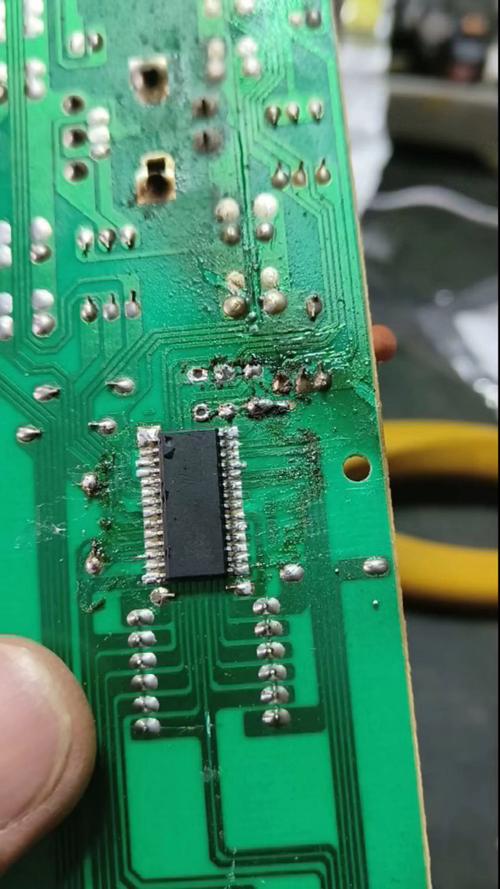 电脑主板电源管理芯片坏不坏如何检测