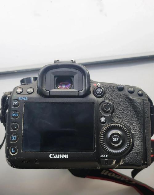 佳能第一次充电多久