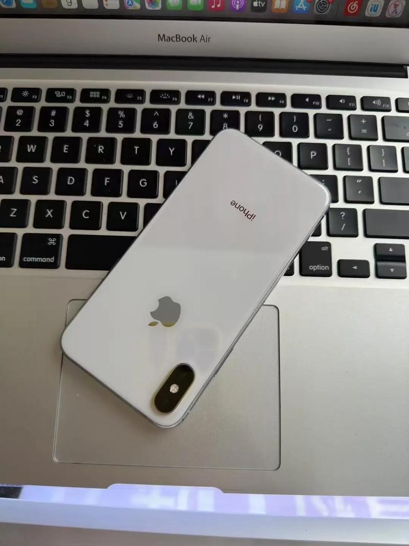 现在手机店里iPhone6s银白色32g多少钱一部?