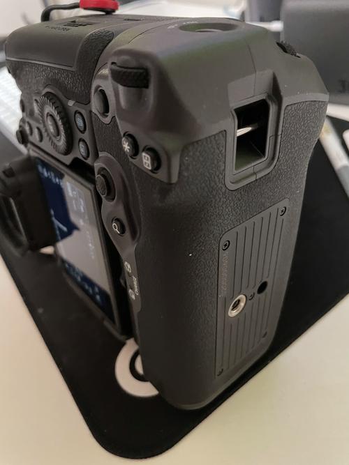 我是佳能5D3准备买一个竖拍摄手柄,街拍较多,手柄型号是BG—E11,原厂...