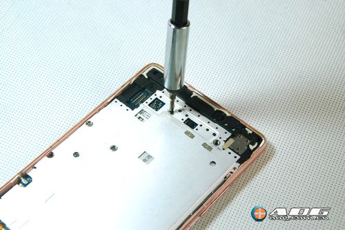 金立手机s8怎么拆装