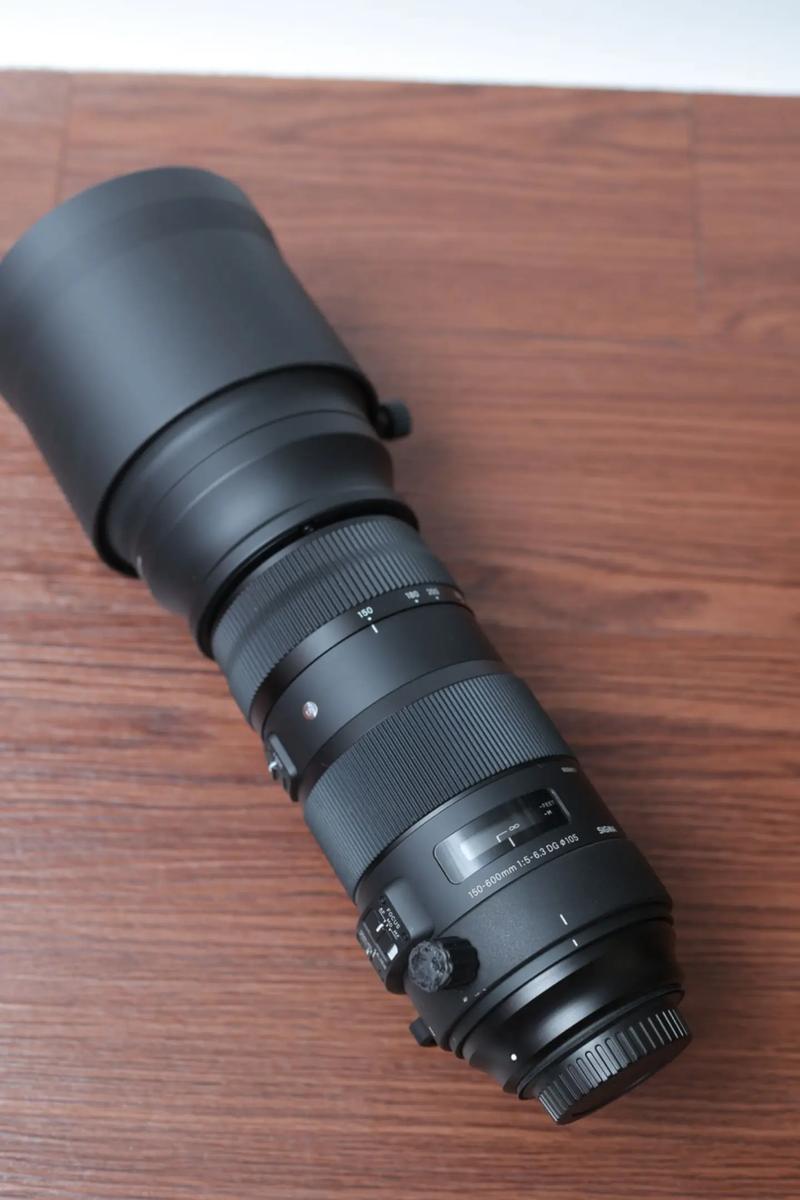 腾龙28『3』00和适马70『3』00配350D哪个好用