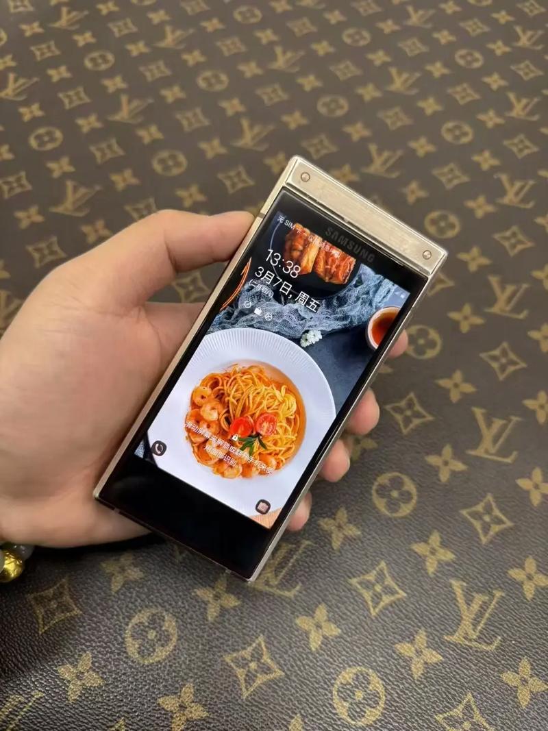 三星w系列翻盖智能手机有哪些,二手手机市场价多少钱?