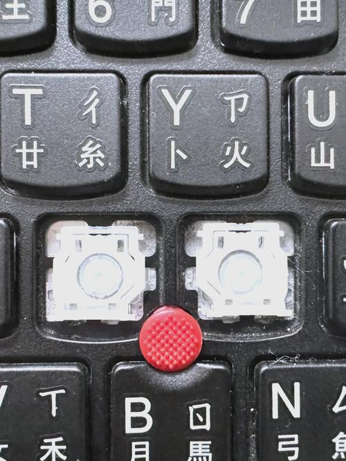 联想笔记本一个键盘帽掉了,怎么安回去?