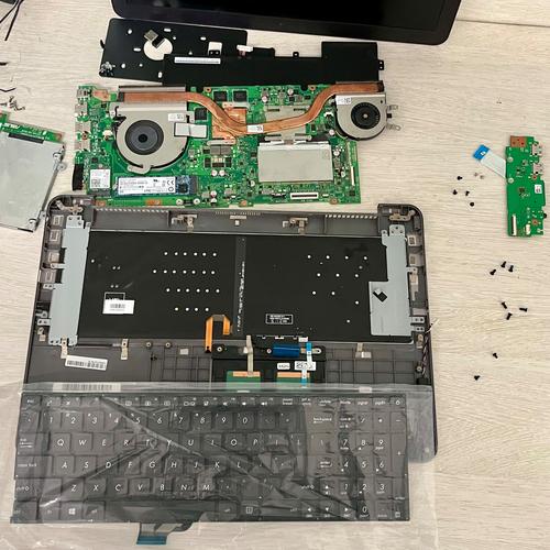 华硕a400u没有投影接口吗