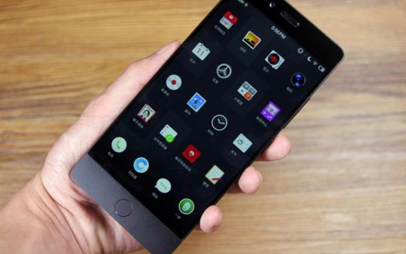 锤子坚果pro2手机怎么强制开机