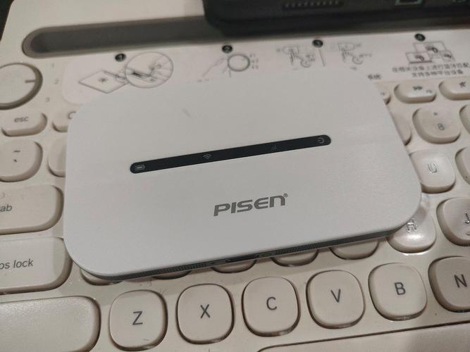 跟u盘一样插在电脑上WiFi像U盘一样插进台式电脑就可以让电脑连wifi的...