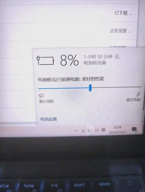新买的戴尔笔记本电脑开机充不上电,只能关机了充电,这是怎么回事?