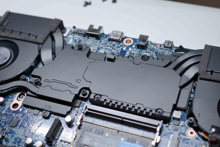 笔记本电脑可以自己买零件回来组装吗?