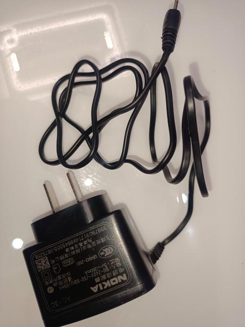 诺基亚e63充电器什么样子