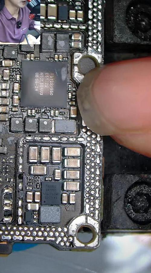 电脑的内存是储存在CPU里的吗?