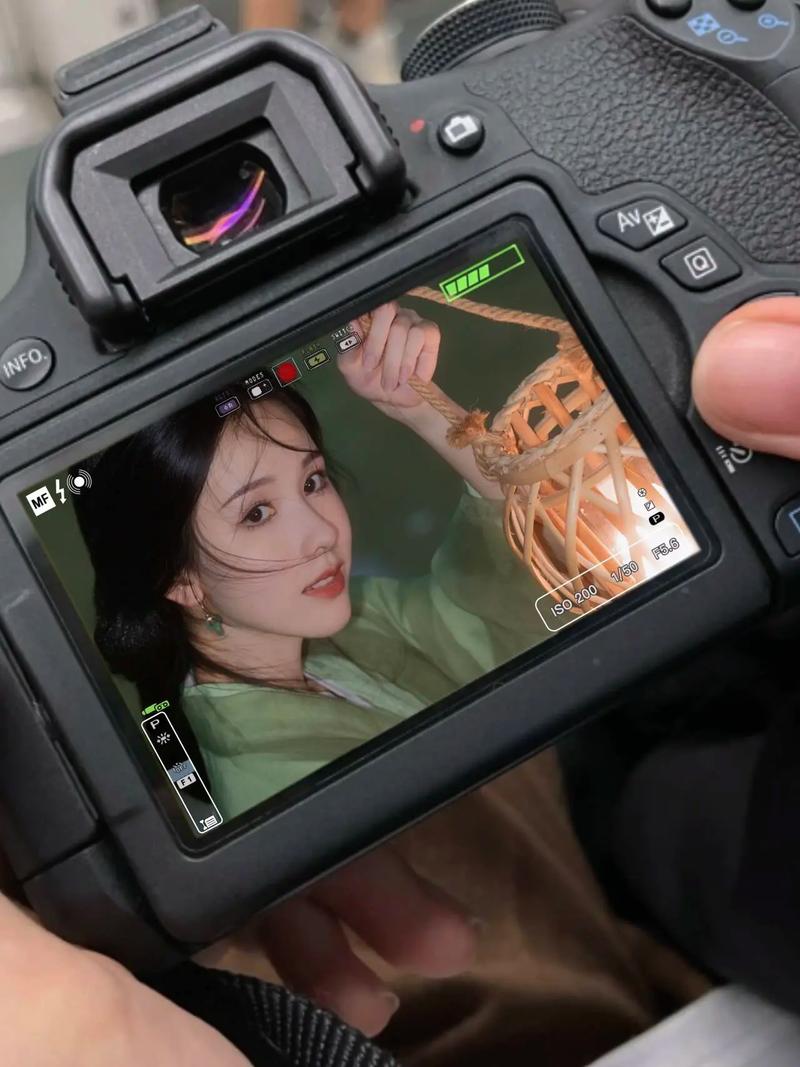 佳能40d,如何手动调光圈快门