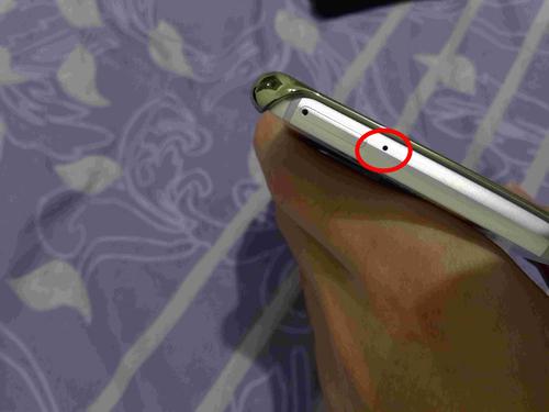 三星手机的上面有个小孔,是干什么的?