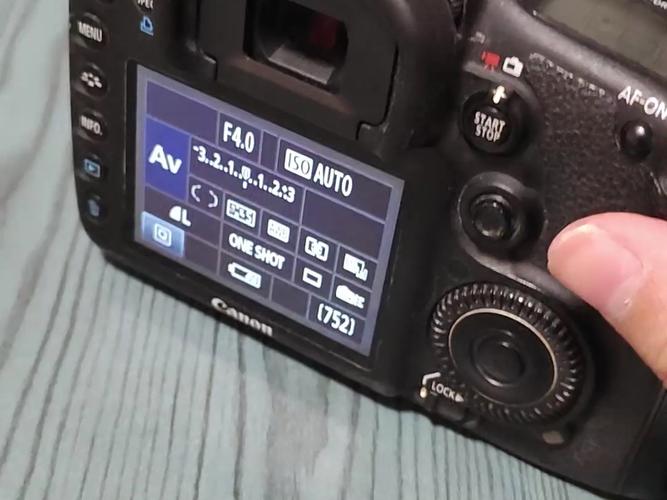 佳能7d2和70d对比评测佳能7d2高速单反佳能7D2评测