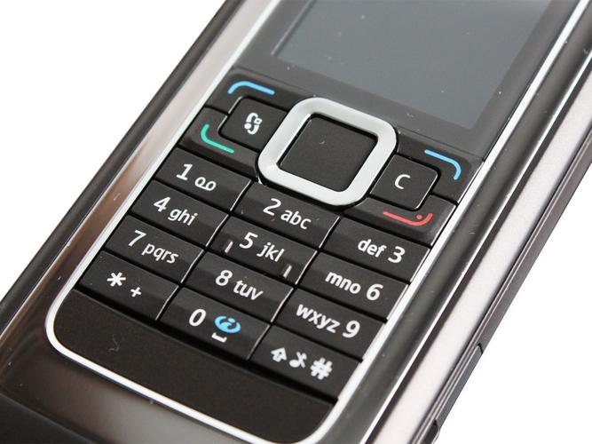 诺基亚e90的哪些功能使其在商务场合中如此实用?