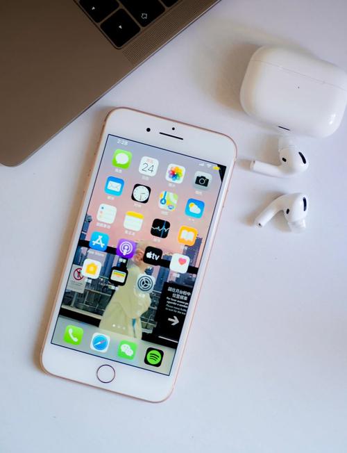 iphone8p左侧三个键分别有什么功能