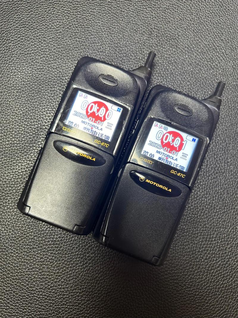 唐尘用的折叠手机是哪一款