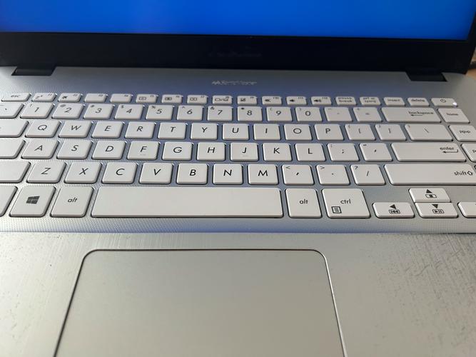 华硕笔记本电脑型号为X505ZA_A505ZA有没有键盘发亮功能?