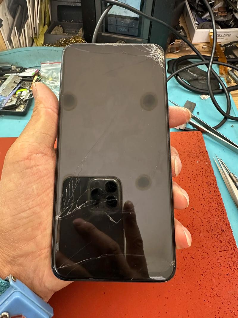 荣耀v30摔坏屏了换要好多钱呢?