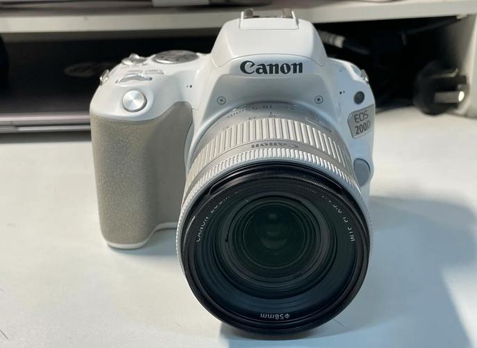 佳能200d二代值得买吗