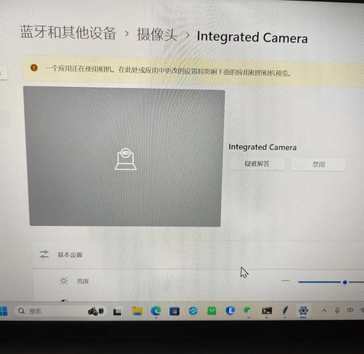 重装系统后笔记本摄像头不能用打开画面是黑的怎么解决