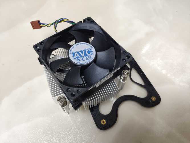 笔记本电脑换散热器多少钱