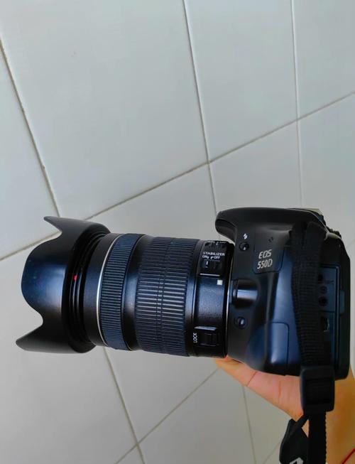 我买的是佳能550DD的单反,但是在实时显示拍摄时一直在自动对焦,拍不了...