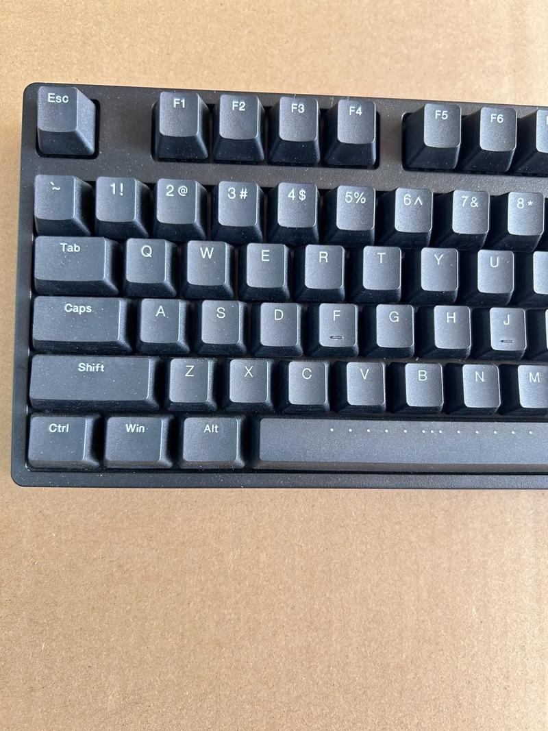 想知道静音红轴手感如何,和樱桃红轴区别多大。会不会像薄