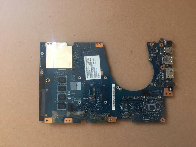 华硕笔记本U303UB(UX303UB)的A面是是什么材质的?