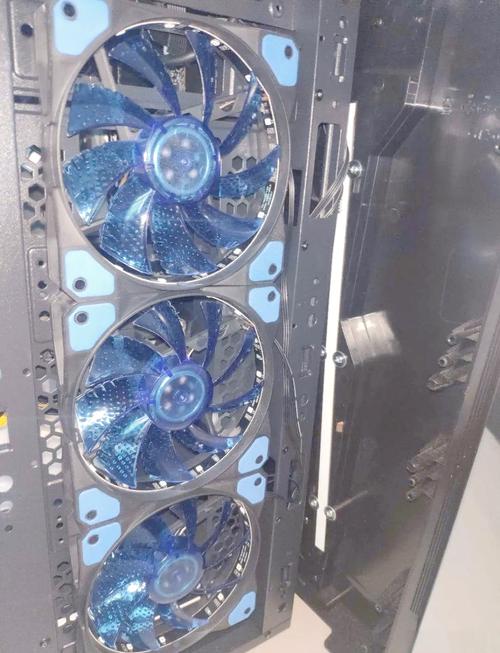 请问我的电脑这么安装机箱散热可以吗?上面两把风扇(进风)前面三把风扇...