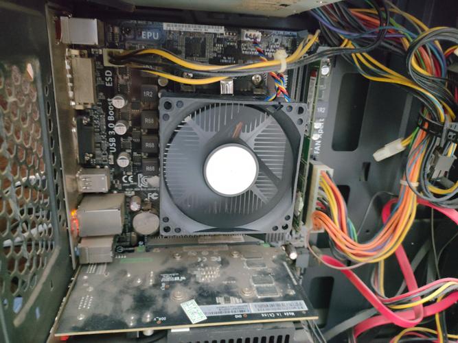 cpu散热风扇安装方向