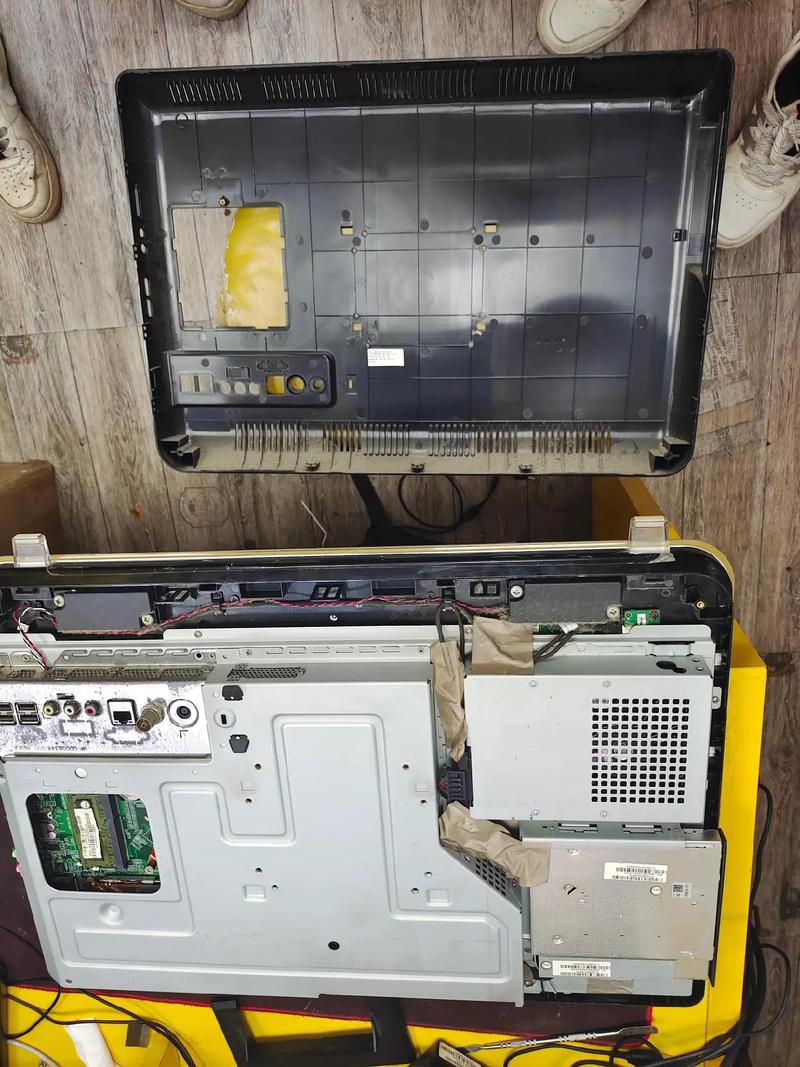 怎样取下台式电脑主板的电池