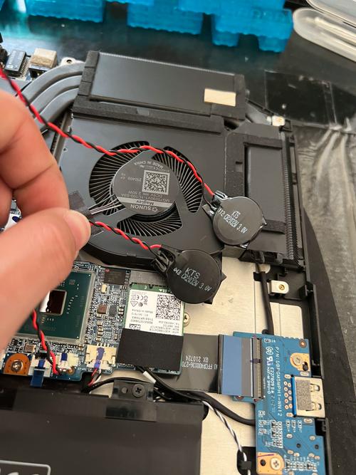 联想g475笔记本电脑主板电池在什么位置?