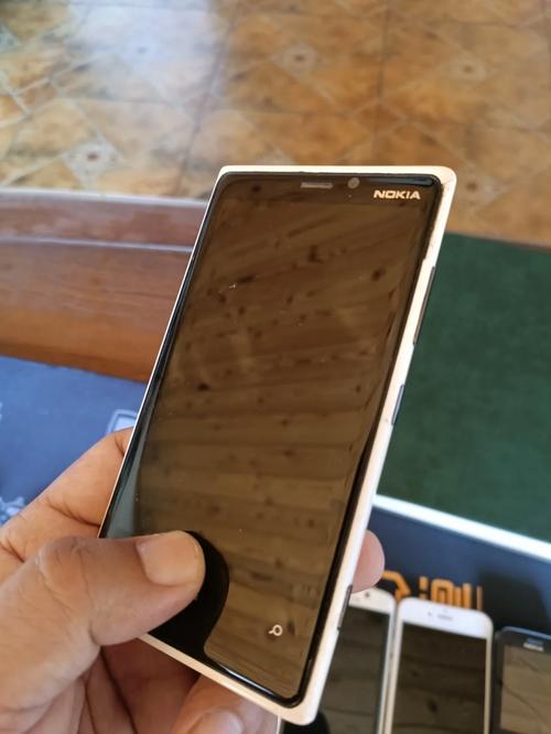 诺基亚LUMIA820和920的却别是什么