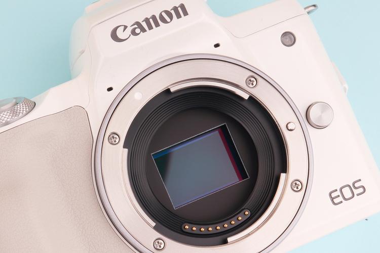 佳能canon100相机费用贵吗?性能怎么样?