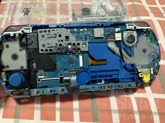 想买个psp游戏机,谁给简要的介绍一下