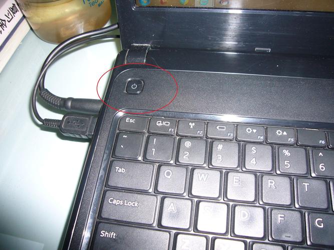 联想笔记本黑屏但电源键是亮的,这是怎么回事?该怎么办?