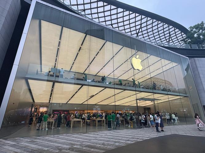 西安市东大街有一家苹果smartstore的店,下它是正规的不