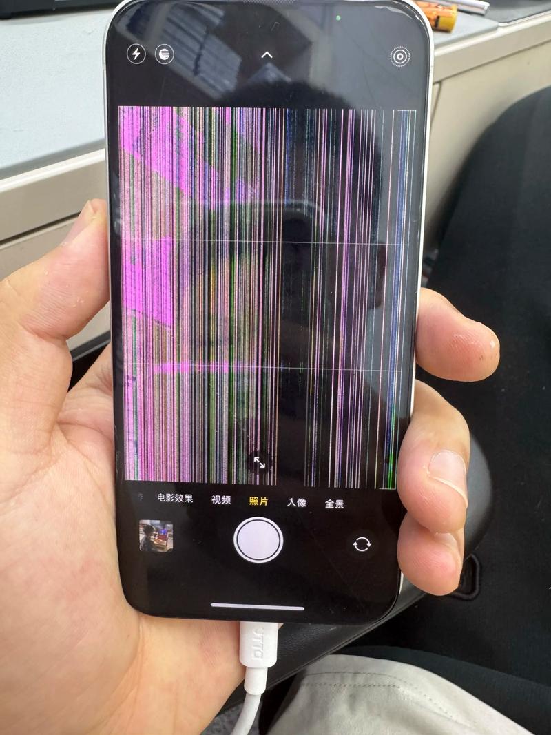 苹果手机的摄像头摔黑屏了怎么办?换摄像头多少钱