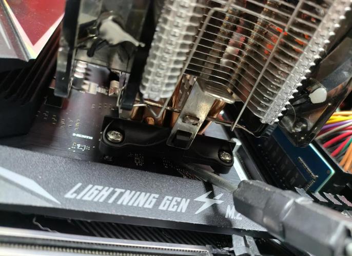 怎么卸CPU支架!!!