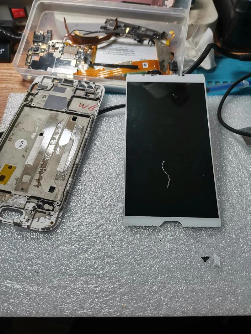 请问这个是内屏坏了还是外屏,如果修理的话多少钱vivox9