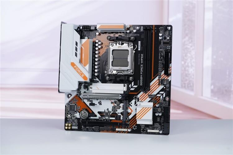 求电脑高手,参照中关村的电脑配件费用帮我组装一台3000左右的电脑主机...