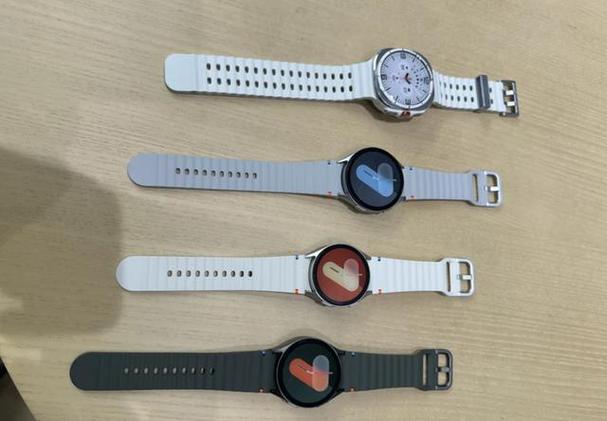 三星智能手表和手环的区别