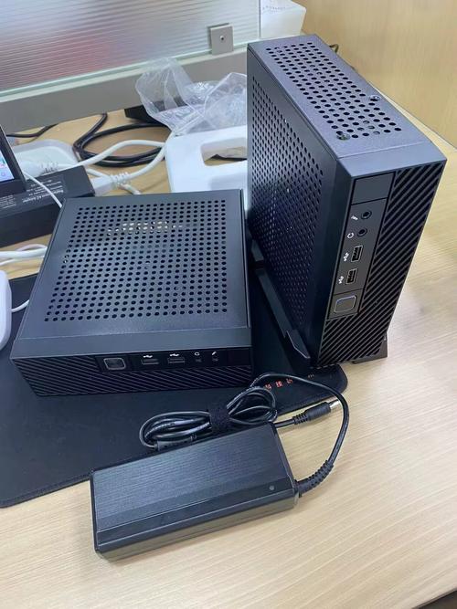 可随身携带的便携式迷你电脑,任何时间任何地点有屏就能办公