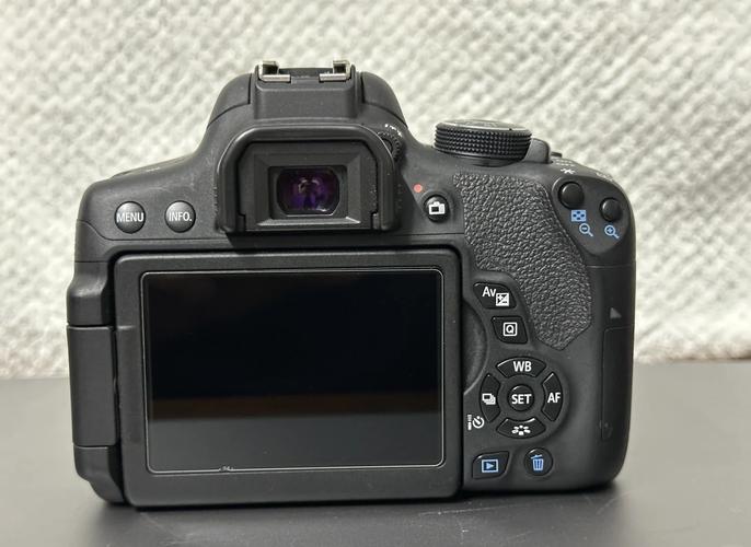 佳能750D相机适合配什么镜头?