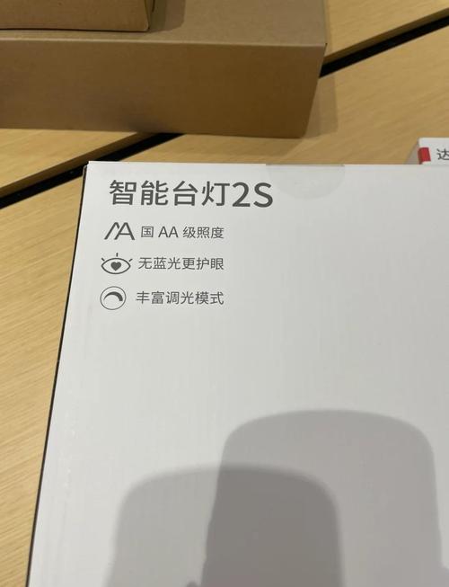 台灯pro转轴盖该用什么办法拆下来呢