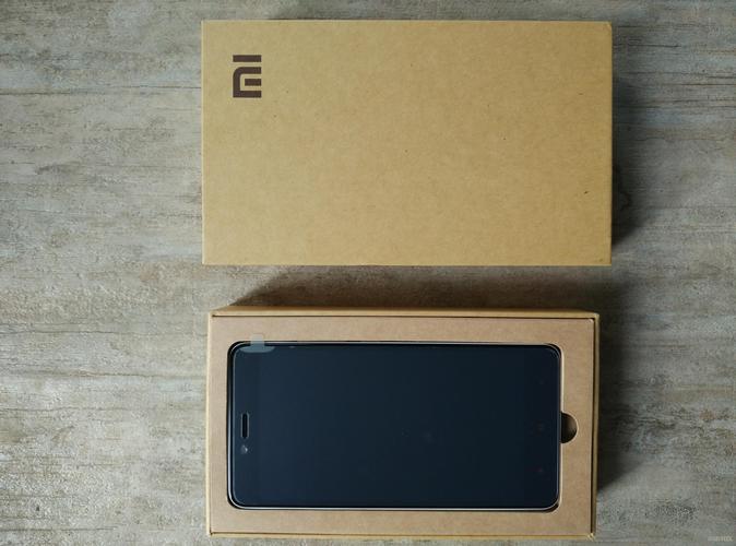 红米Note2真机开箱:外观如何并具备哪些配件?