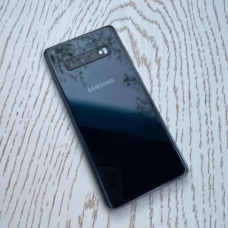 三星s10跟s10plus区别是什么?